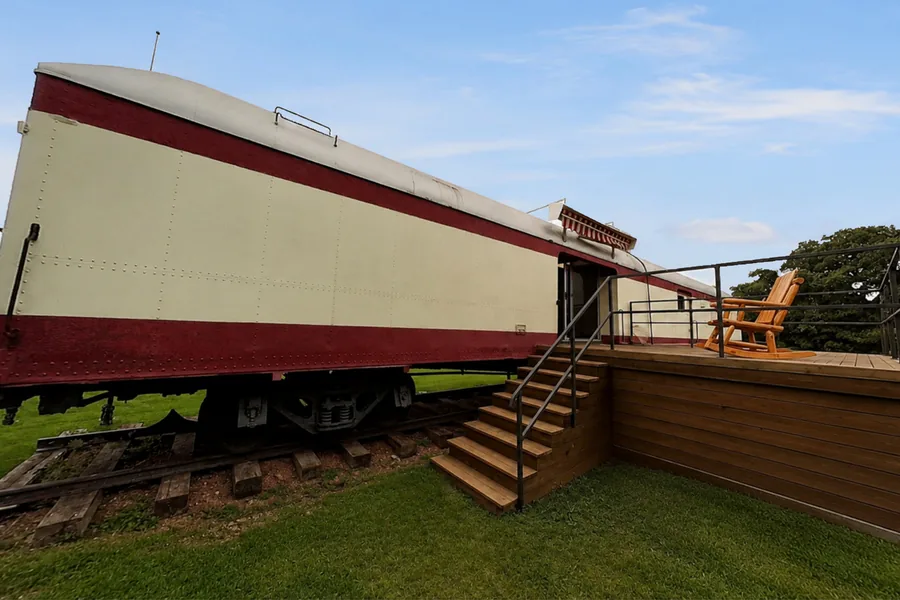 Railcar cabin